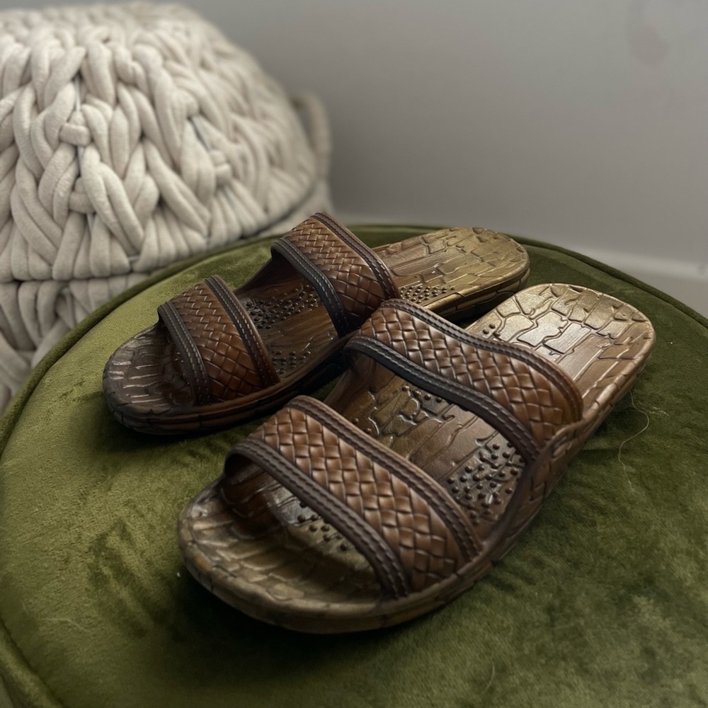 brown jandals size: 5